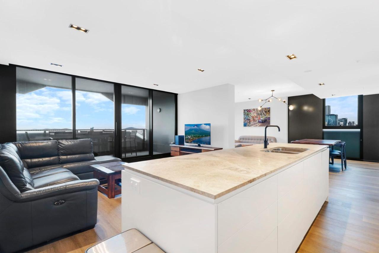 Apartment Offline - Stunning 3br With Views *