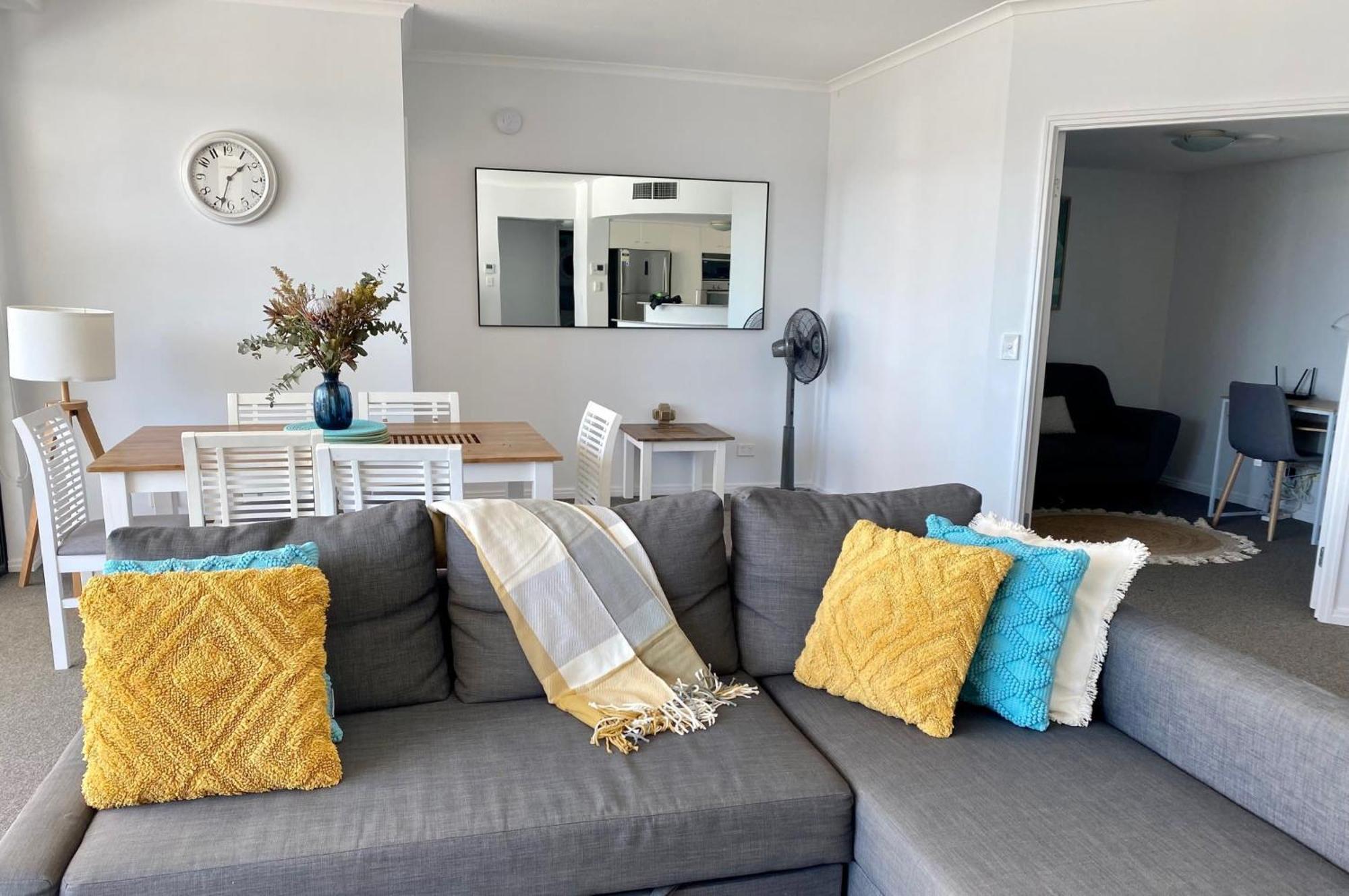 Riverside Retreat! Beautiful Water Views! - New Farm Apartment *