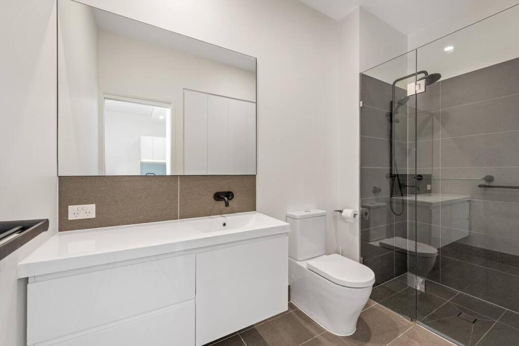 Apartment Great Located Unit/private Balcony, Pool,gym,parking Brisbane