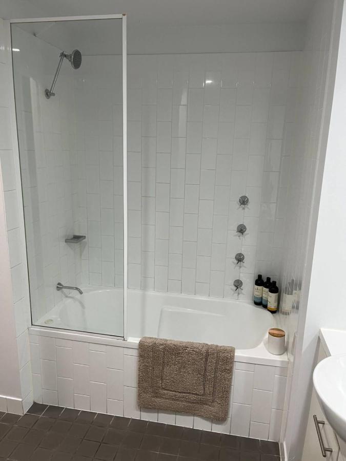 Open 1 Bedroom In Apartment *