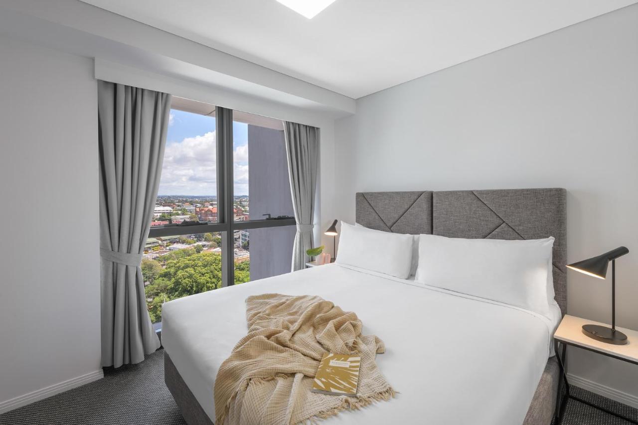 Meriton Adelaide Street,