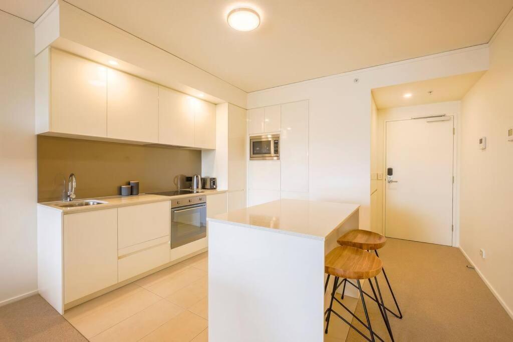 Executive With Pool & Gym * Brisbane