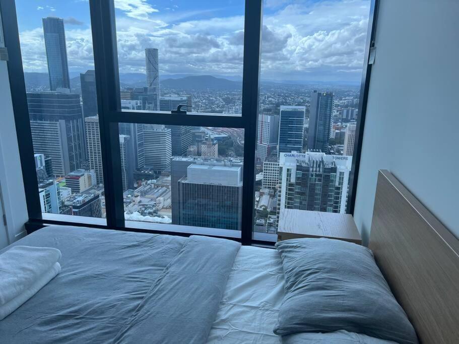 Apartment Amazing &river Views 60th Level Skytower 3 Bedrooms&free Parking *