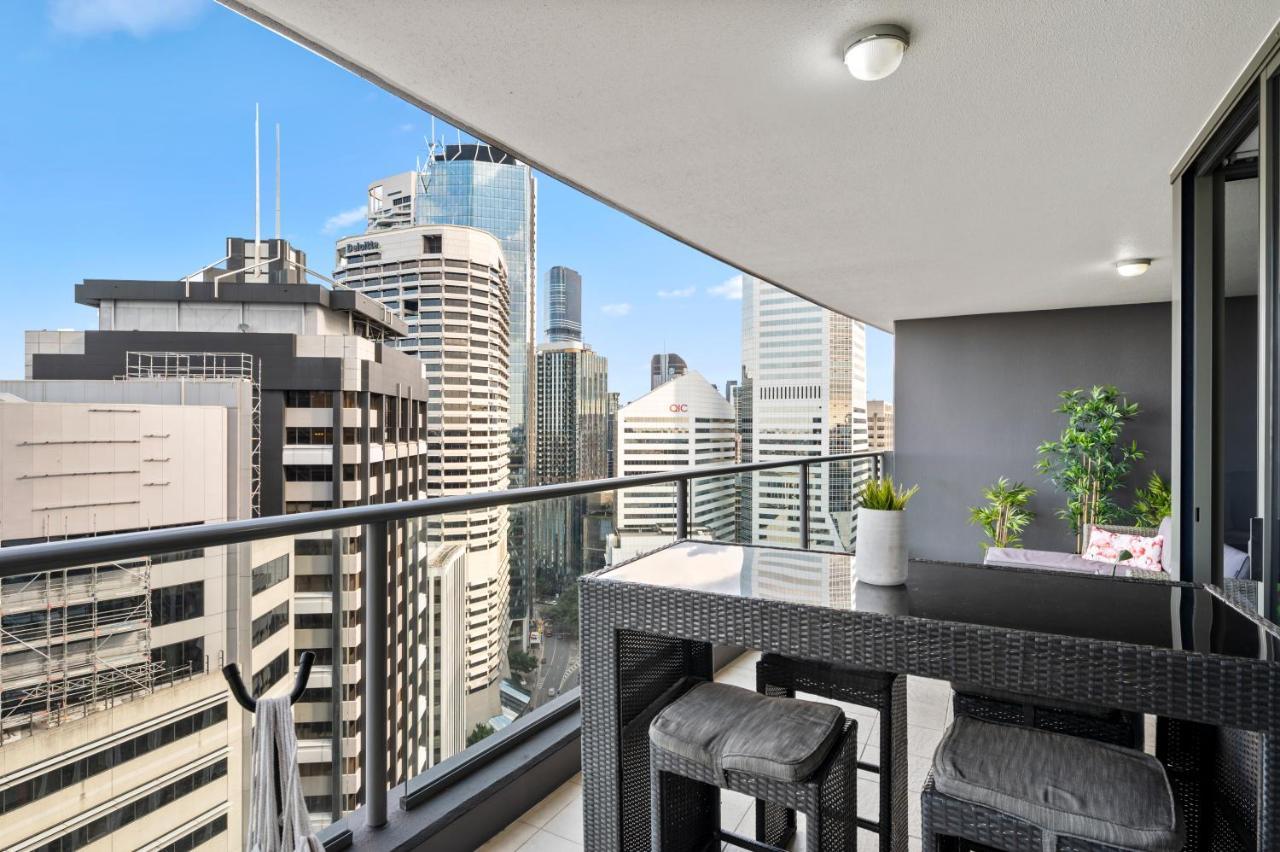 Break Panoramic River Views Free Parking Apartment