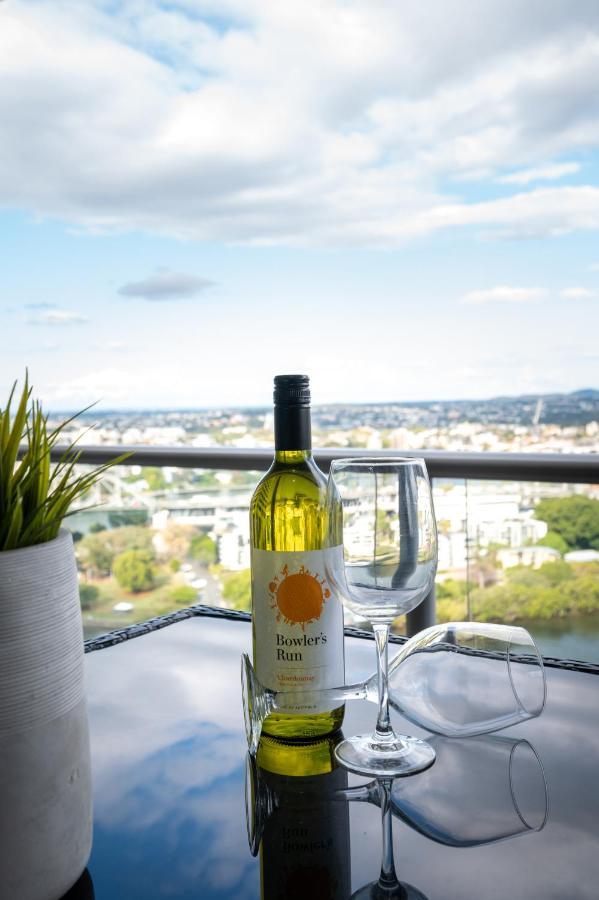 Break Panoramic River Views Free Parking Brisbane