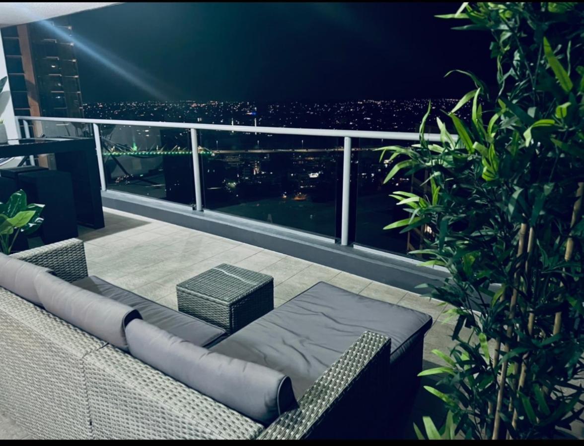 Break Panoramic River Views Free Parking Apartment *