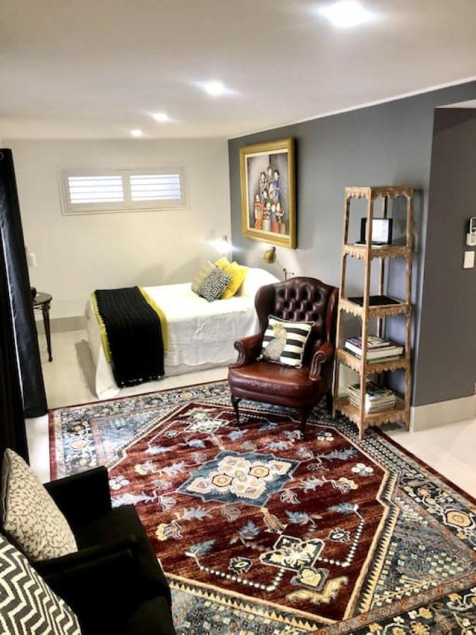 Contemporary In The Heart Of Paddington Apartment *