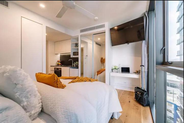 Apartment Modern Compact Separate Bathroom *