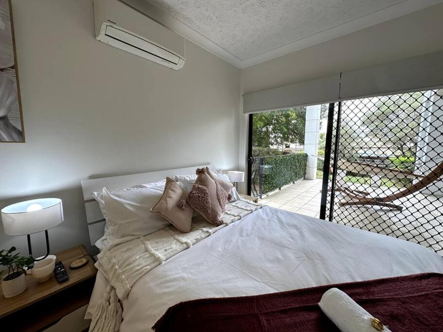 Apartment Modern Charm Apt With Outdoor Space And Parking *