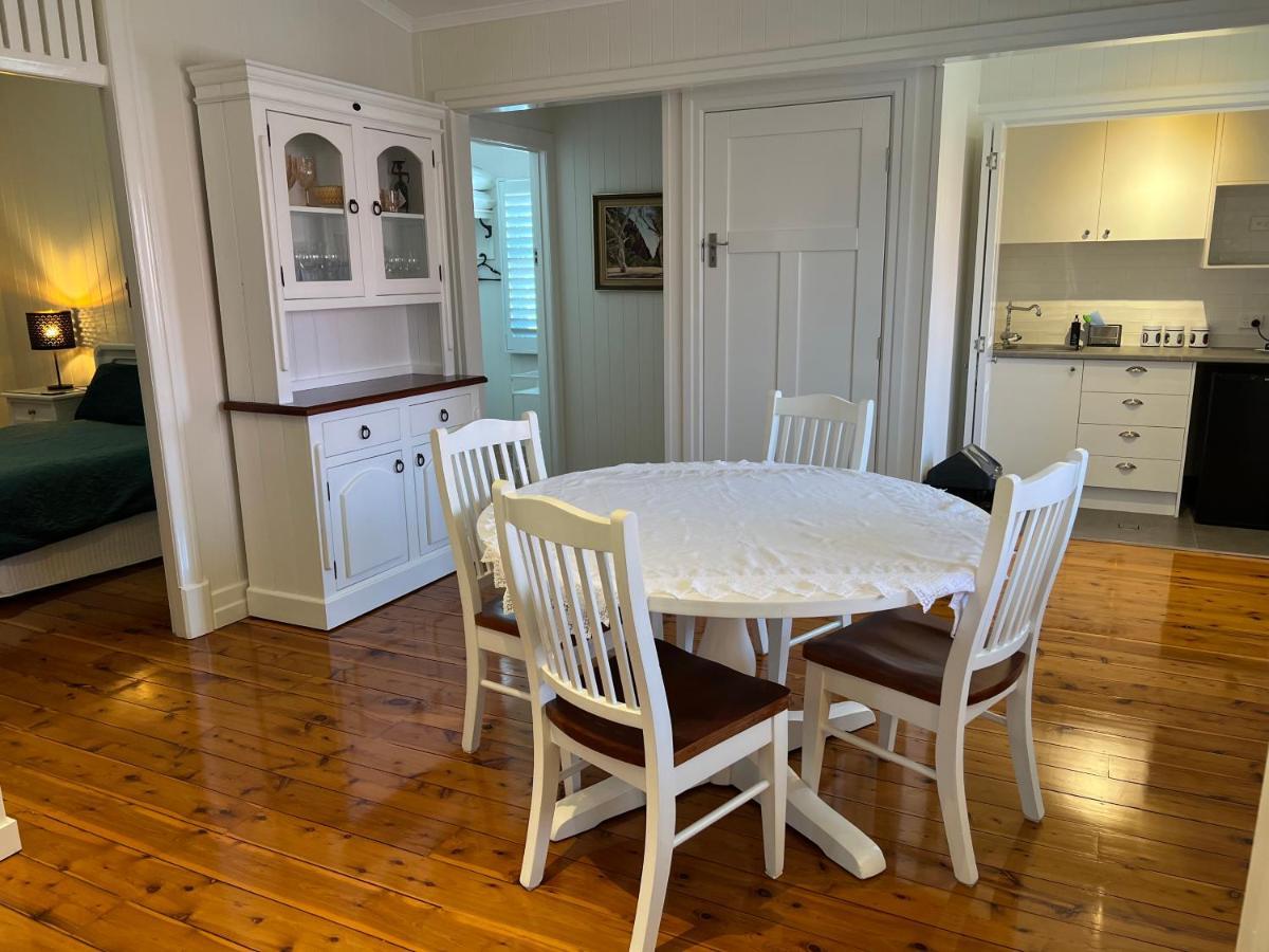 Old Queensland Charm Entire Upper Level Holiday home *