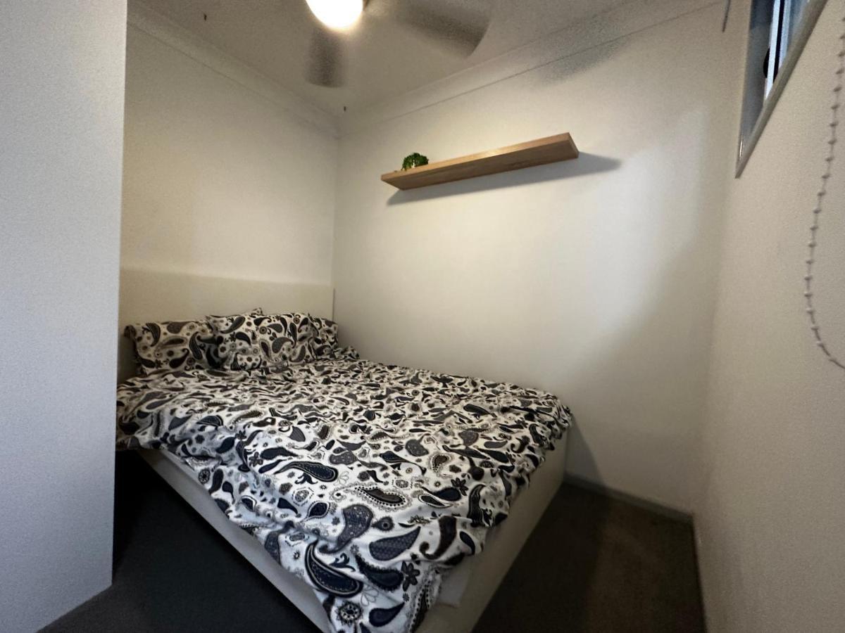 Central, Leafy & Modern 3-bedroom Apartment *