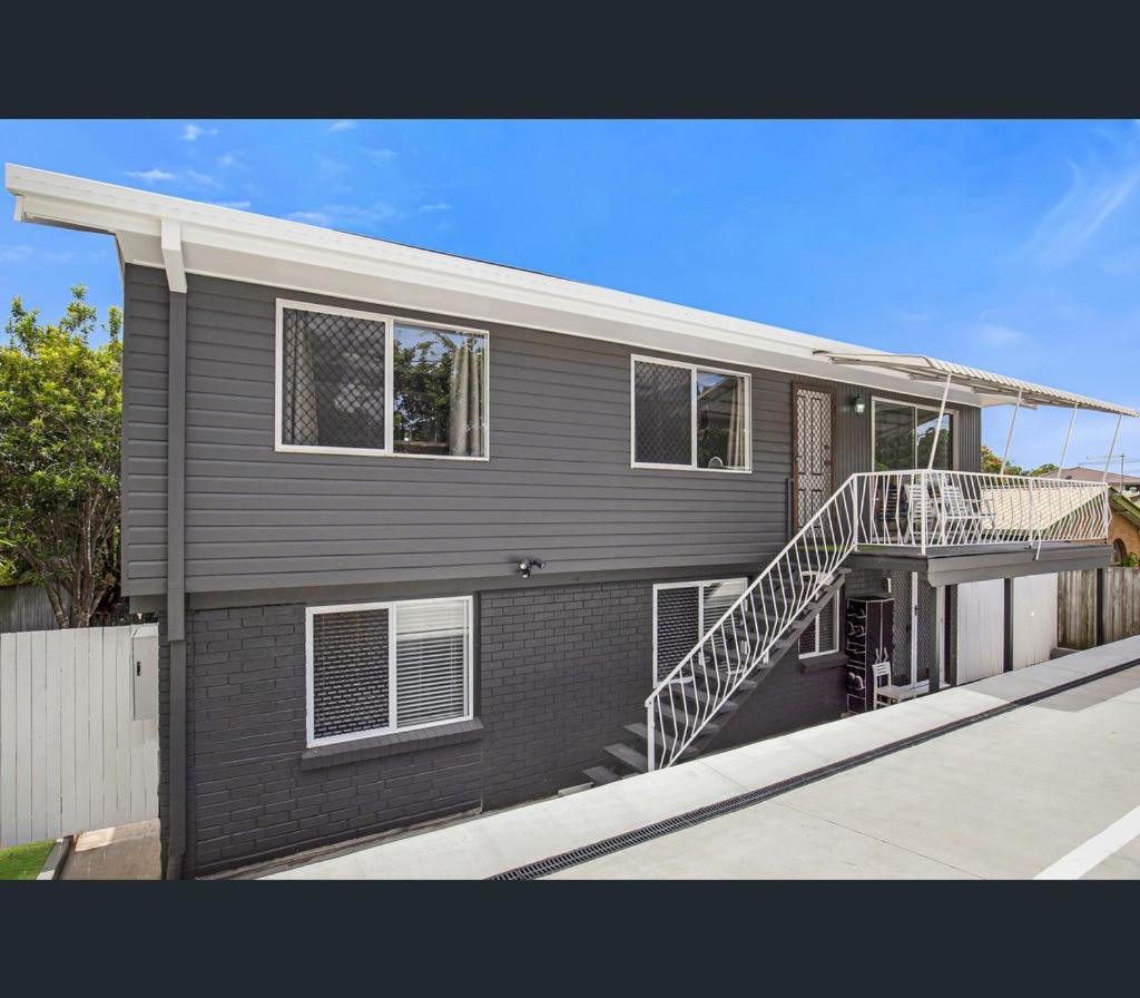 Cheerful Upstairs 3 Bedroom W Free Parking * Brisbane