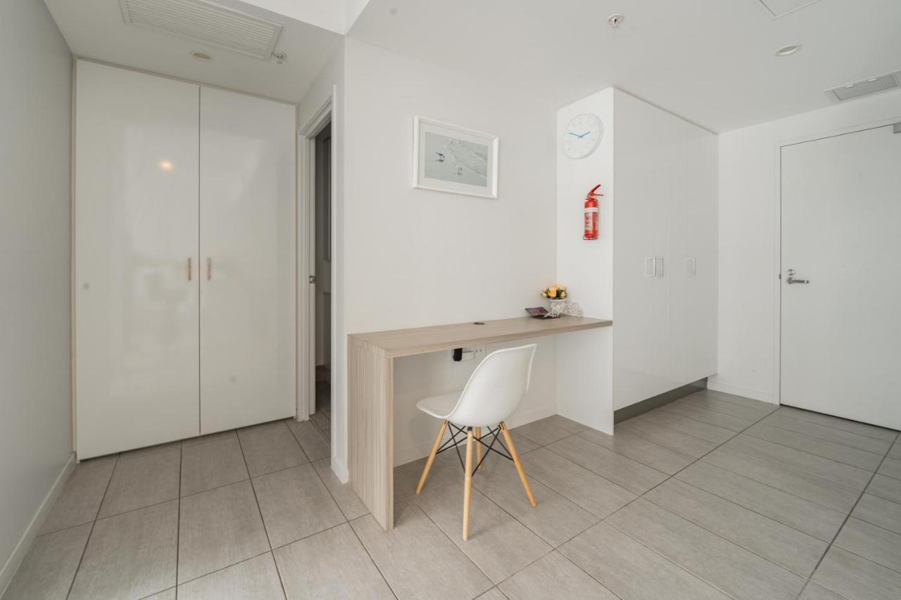 Fortitude Valley View 1b1b W Shared Pool Gym Apartment *