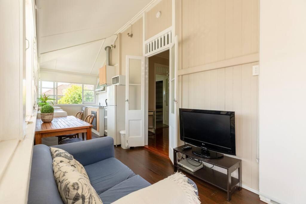 Quaint & Cosy 1 Bedroom In Queenslander. Brisbane