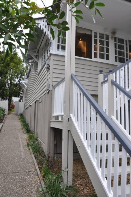 Quaint & Cosy 1 Bedroom In Queenslander. Apartment *