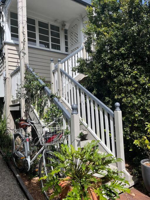 Quaint & Cosy 1 Bedroom In Queenslander. *