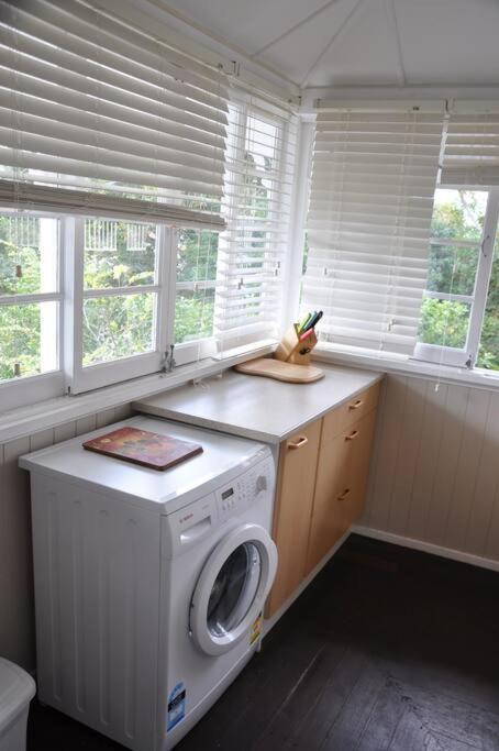 Quaint & Cosy 1 Bedroom In Queenslander. Brisbane