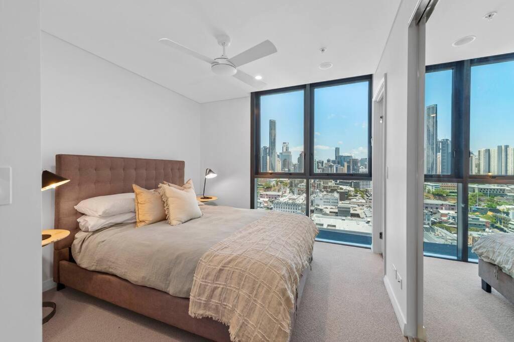 Prime Located Luxe 2 Bedroom Sky Home/sensational Views * Brisbane