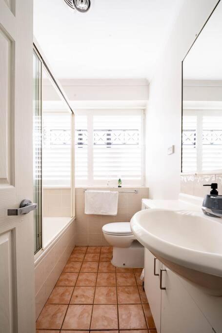 Apartment Relax In 2b2b Chateau Near Uq With Parking+balcony *