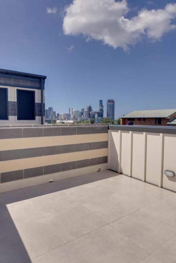 Escape 2 The New 3bed Highgate Hill Apartment
