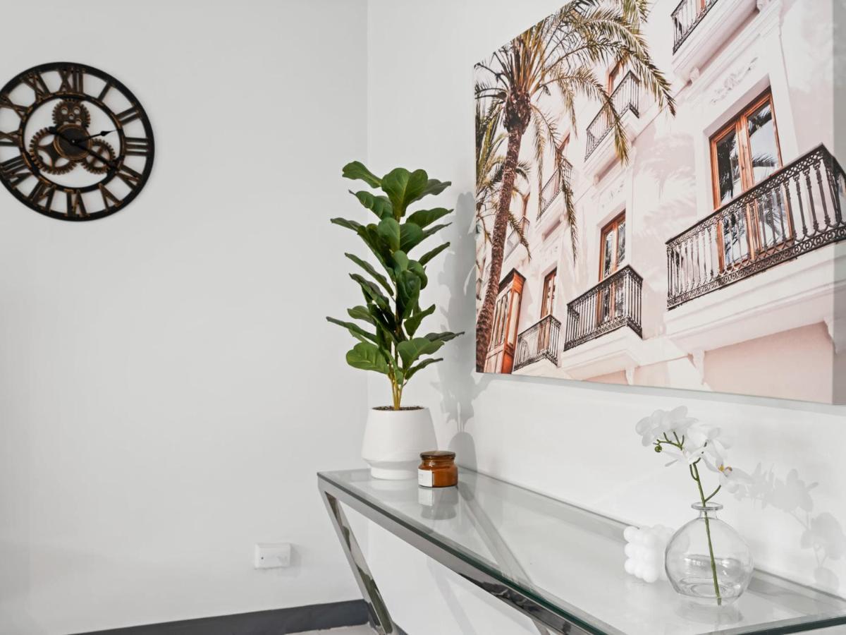 Spacious 2 Bed 2 Bath At South Apartment