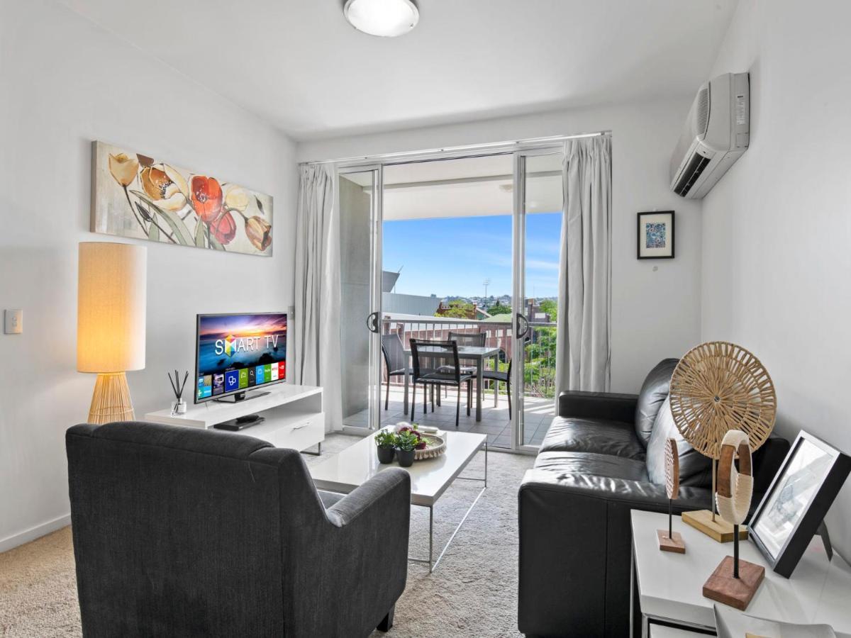 Artsy Destination Compact & Cosy 2 Bedroom At Valley Apartment