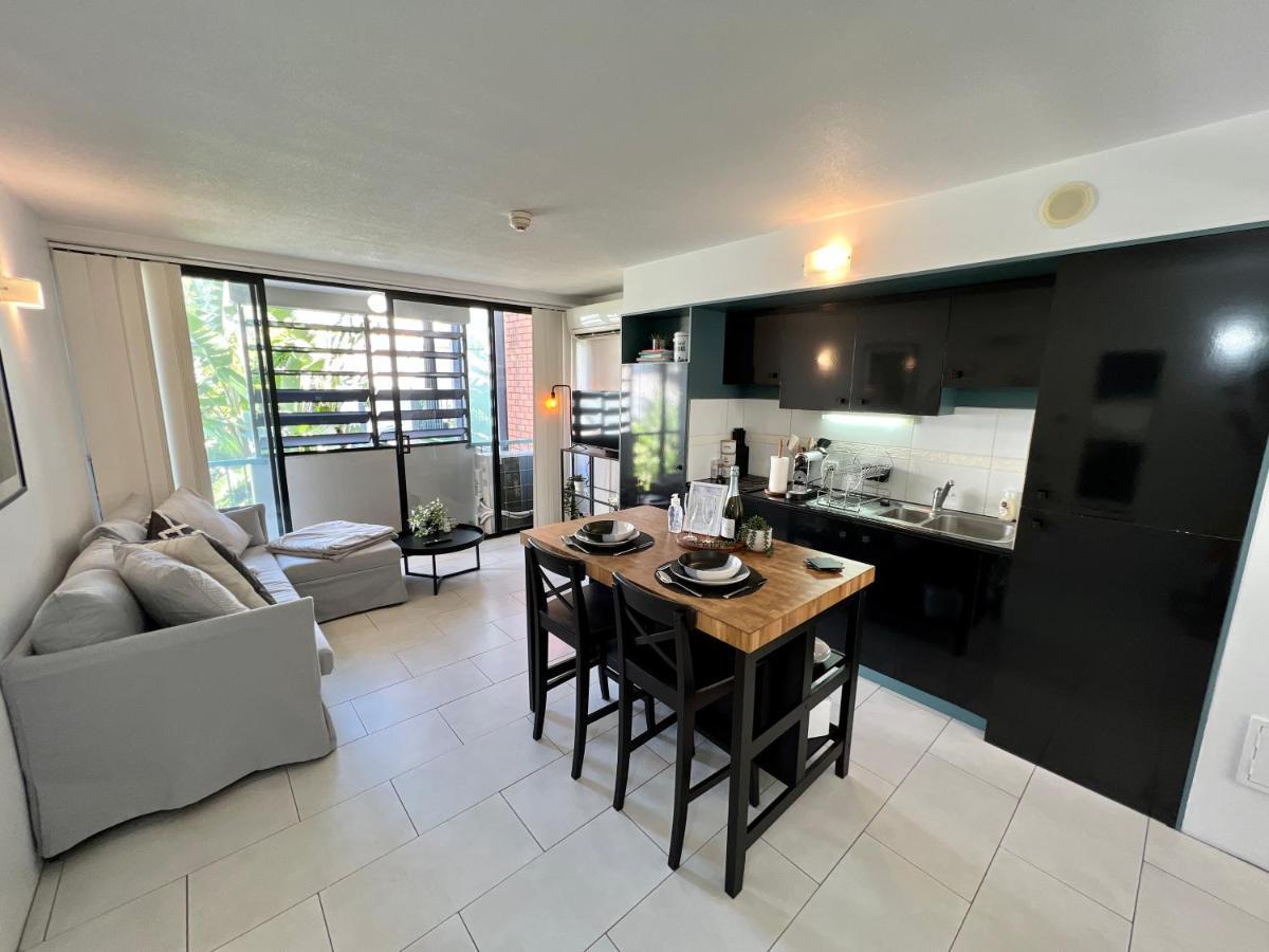 Stylish W/ Free Access To Park & Pool Apartment Brisbane