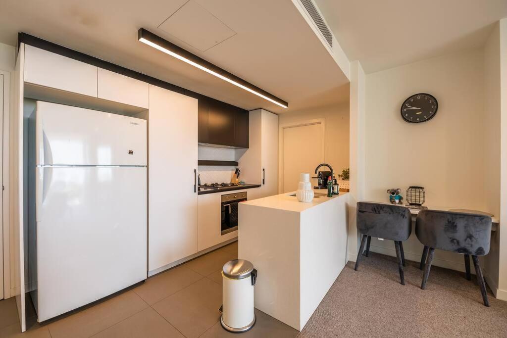 Modern 1-br Apt With Pool Access Apartment Brisbane