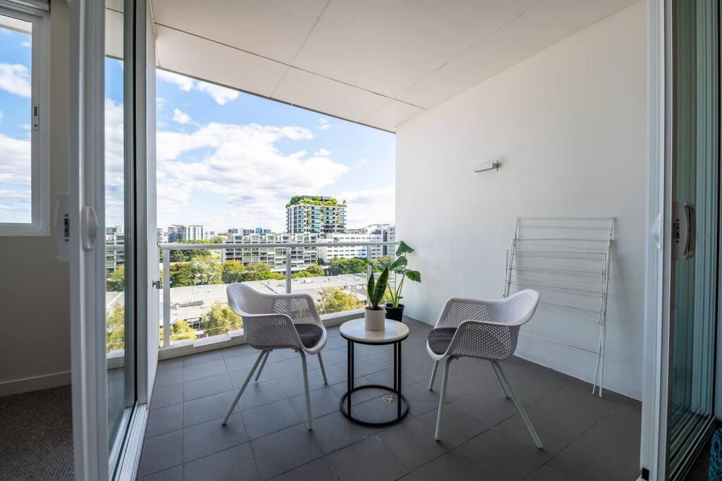 Modern 1-br Apt With Pool Access Apartment Brisbane