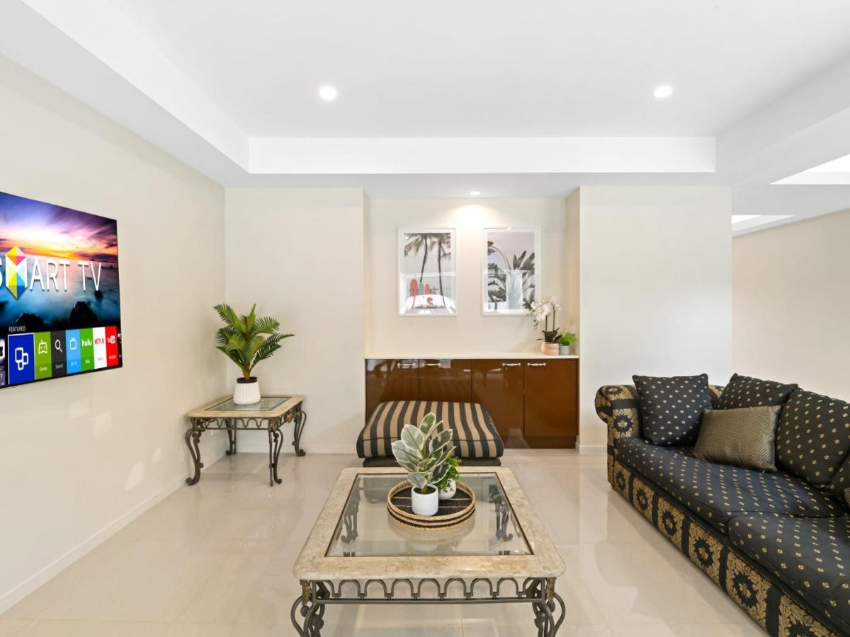 Luxury Hilltop Brand-new 5bd Holiday home
