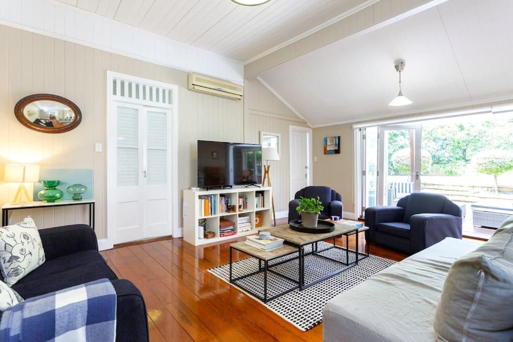 Garden 1brm Private & Spacious Apartment *