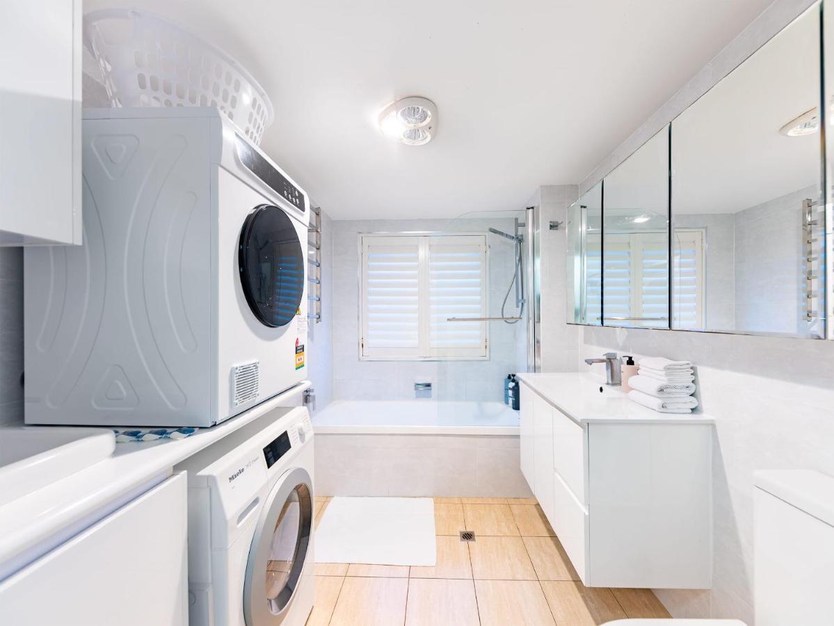 Spacious Newly Furnished 2bed In South Apartment *