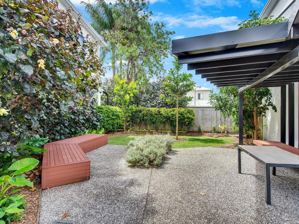 J24b - Bulimba From Apartment *