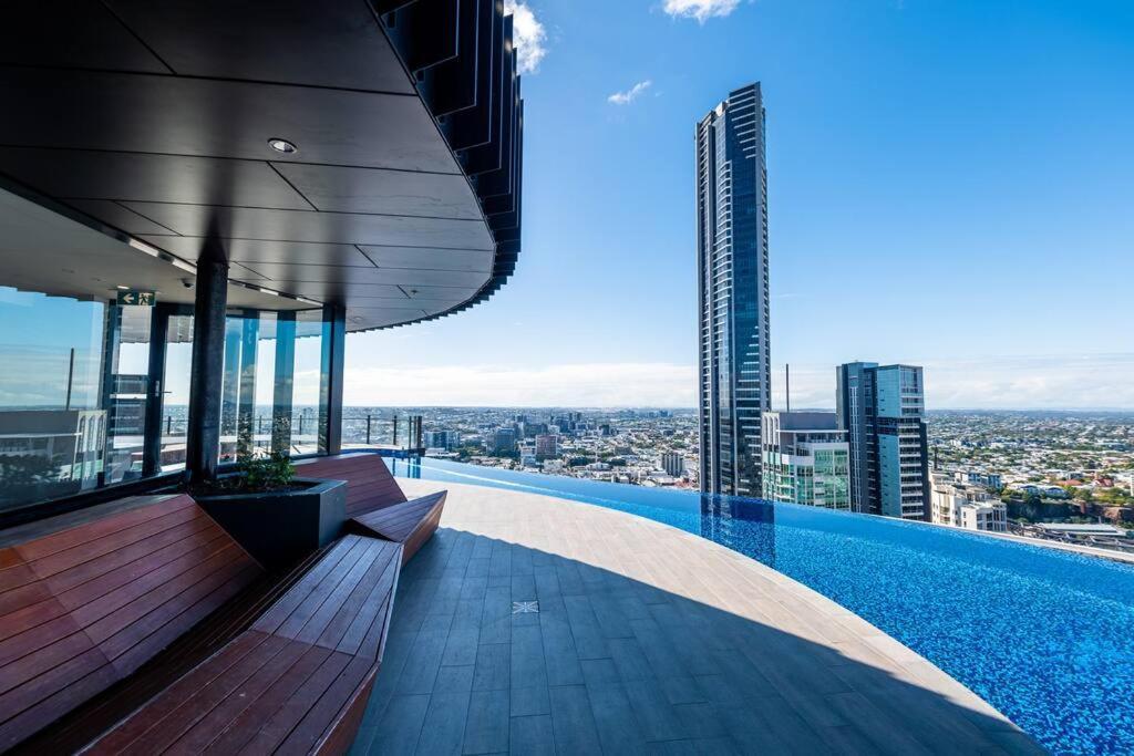 Luxurious 2br With Infinity Pool