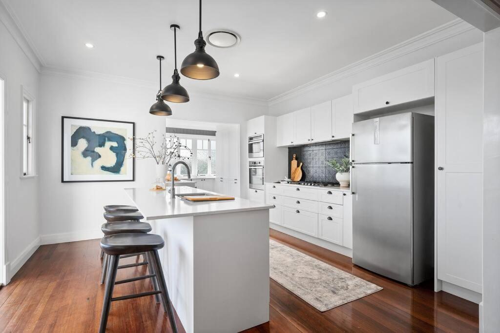 Holiday home Evandale, 1920's Historic ,stunning And Modern With Amazing Views Brisbane