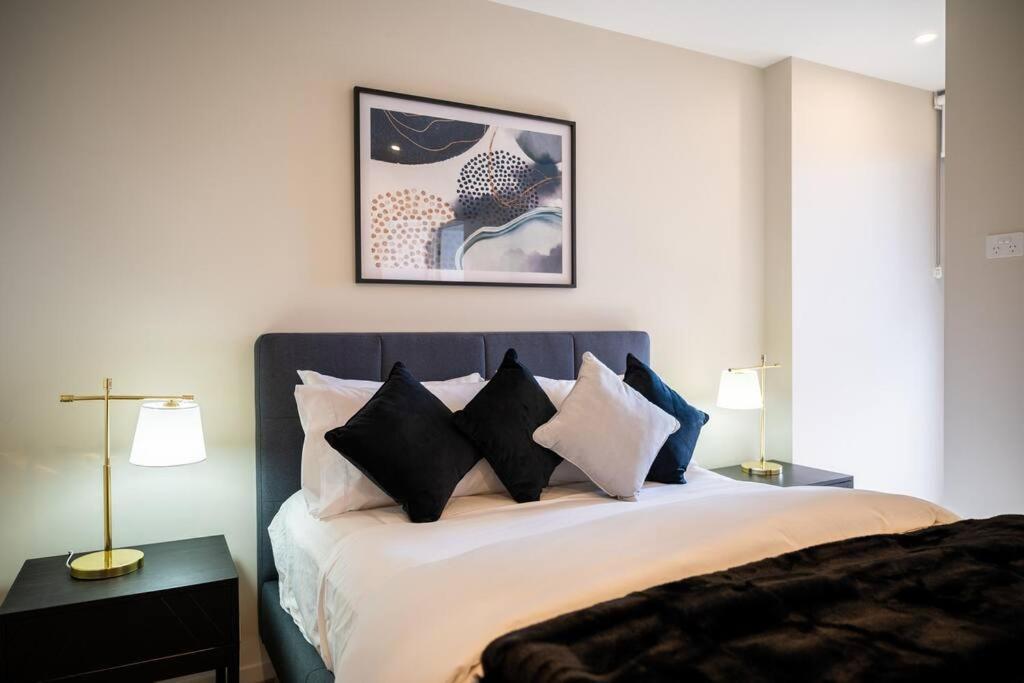 Luxurious 2br With Infinity Pool Apartment *