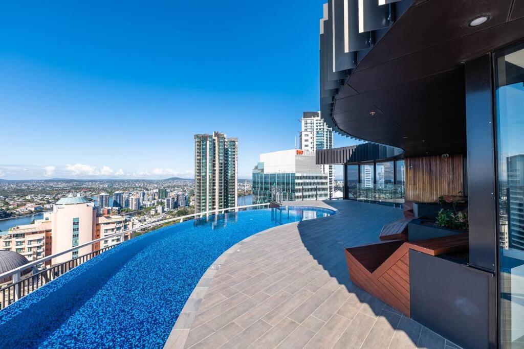 Luxurious 2br With Infinity Pool Apartment