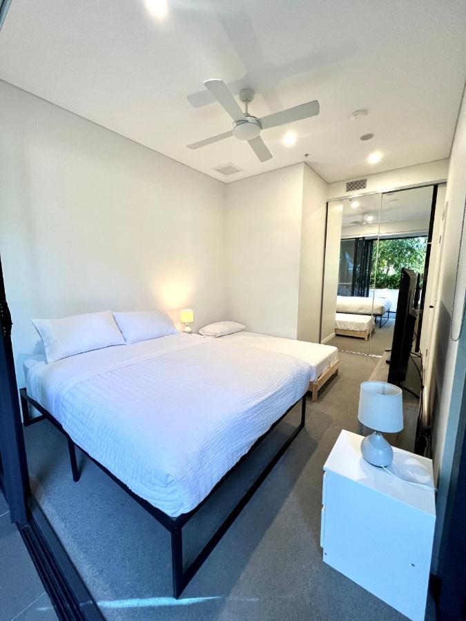 Great Located Unit/private Balcony, Pool,gym,parking Apartment