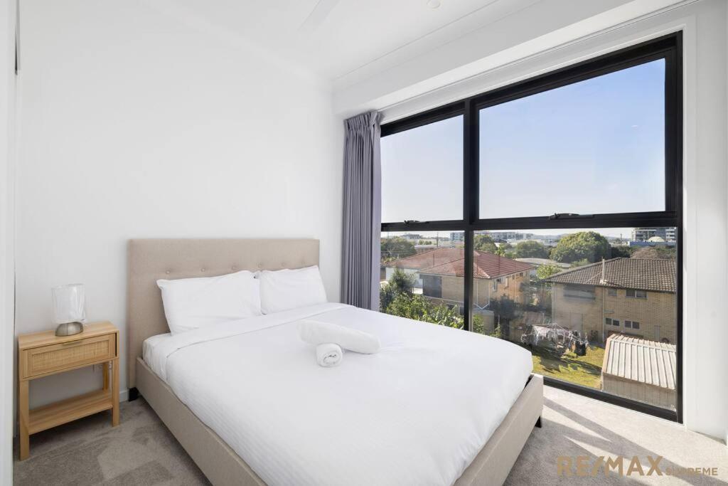 Brand New Luxurious 3 Level Townhouse * Brisbane