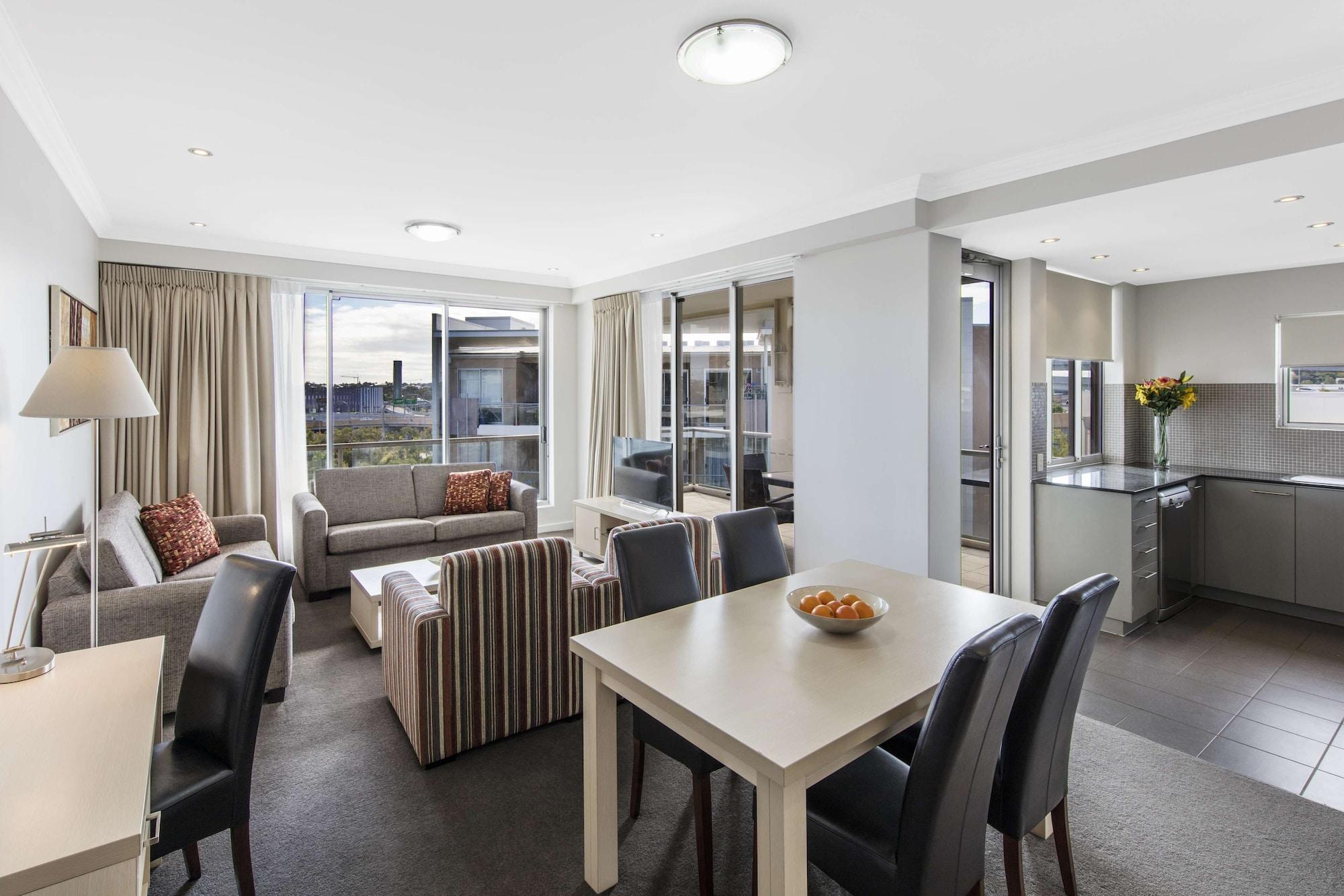 Oaks Mews Aparthotel 4*