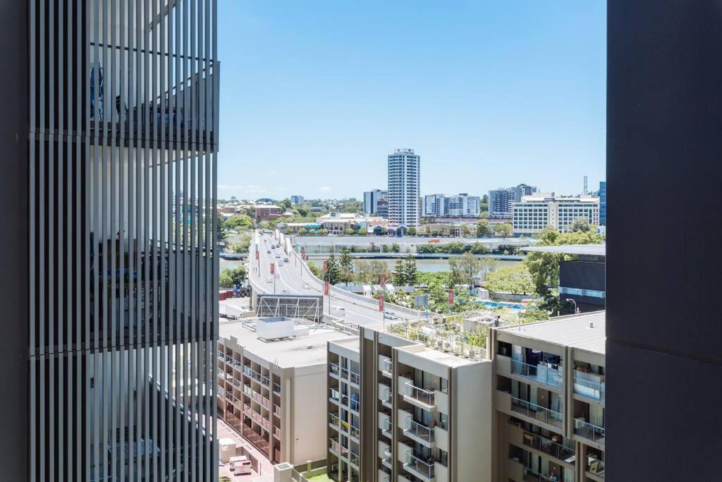 1bedroom 1bath 1carpark Wifi Gym Pool Apartment *