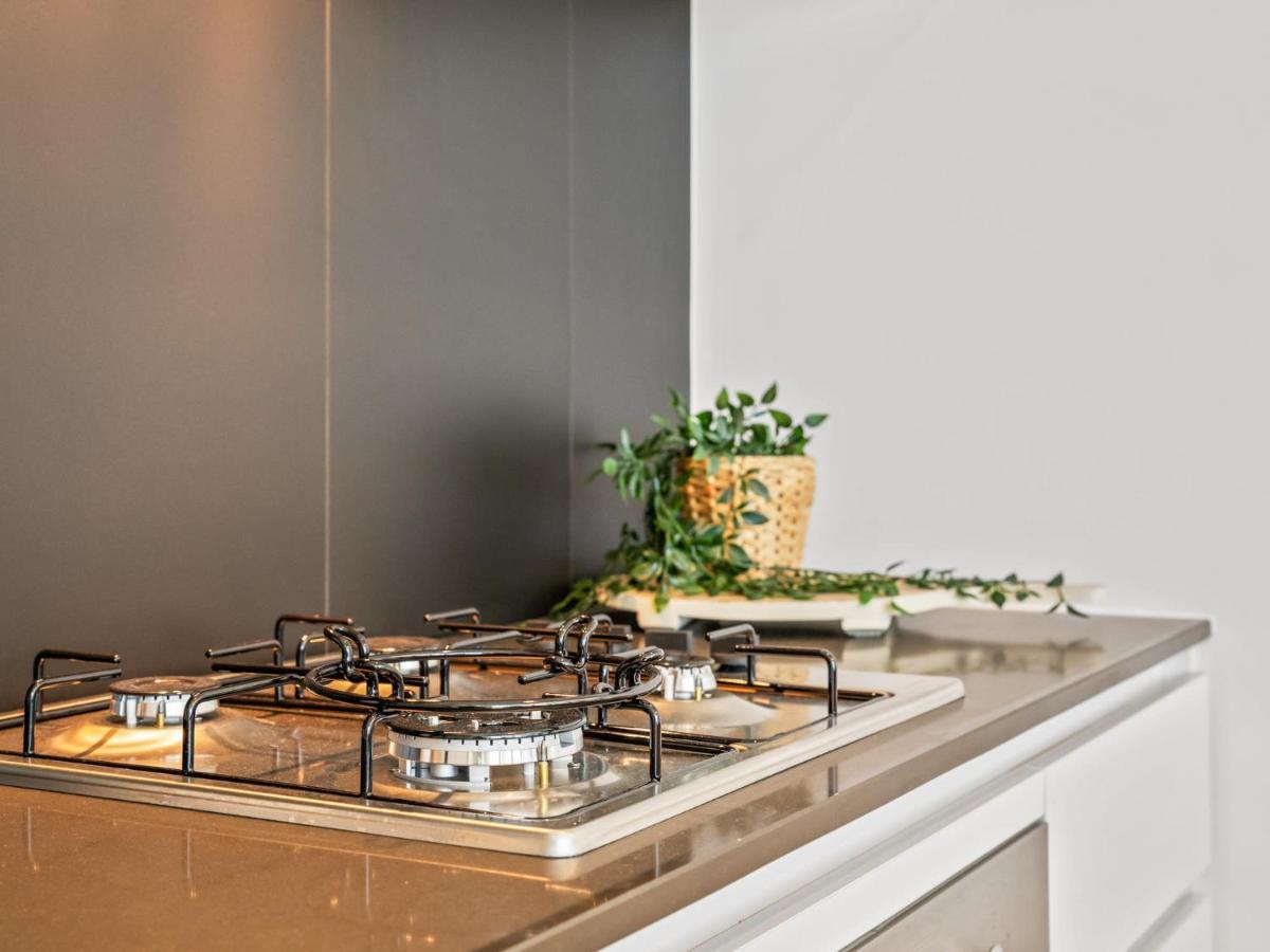 Great Views Pool High Level Boutique With Carpark *