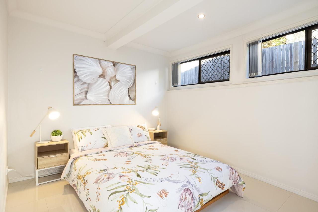 Apartment Super Host! 2 Bedrooms, Restaurants & Train *