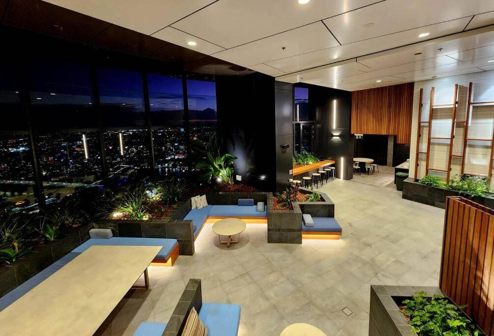 Luxurious 2 Bed Sky View Retreat At Skytower L53 Apartment
