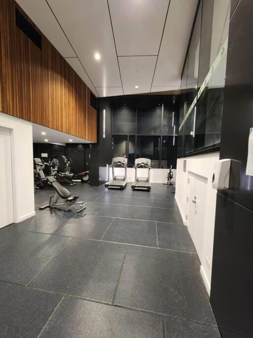 Luxurious 3 Bed Sky Retreat At Skytower Apartment Brisbane