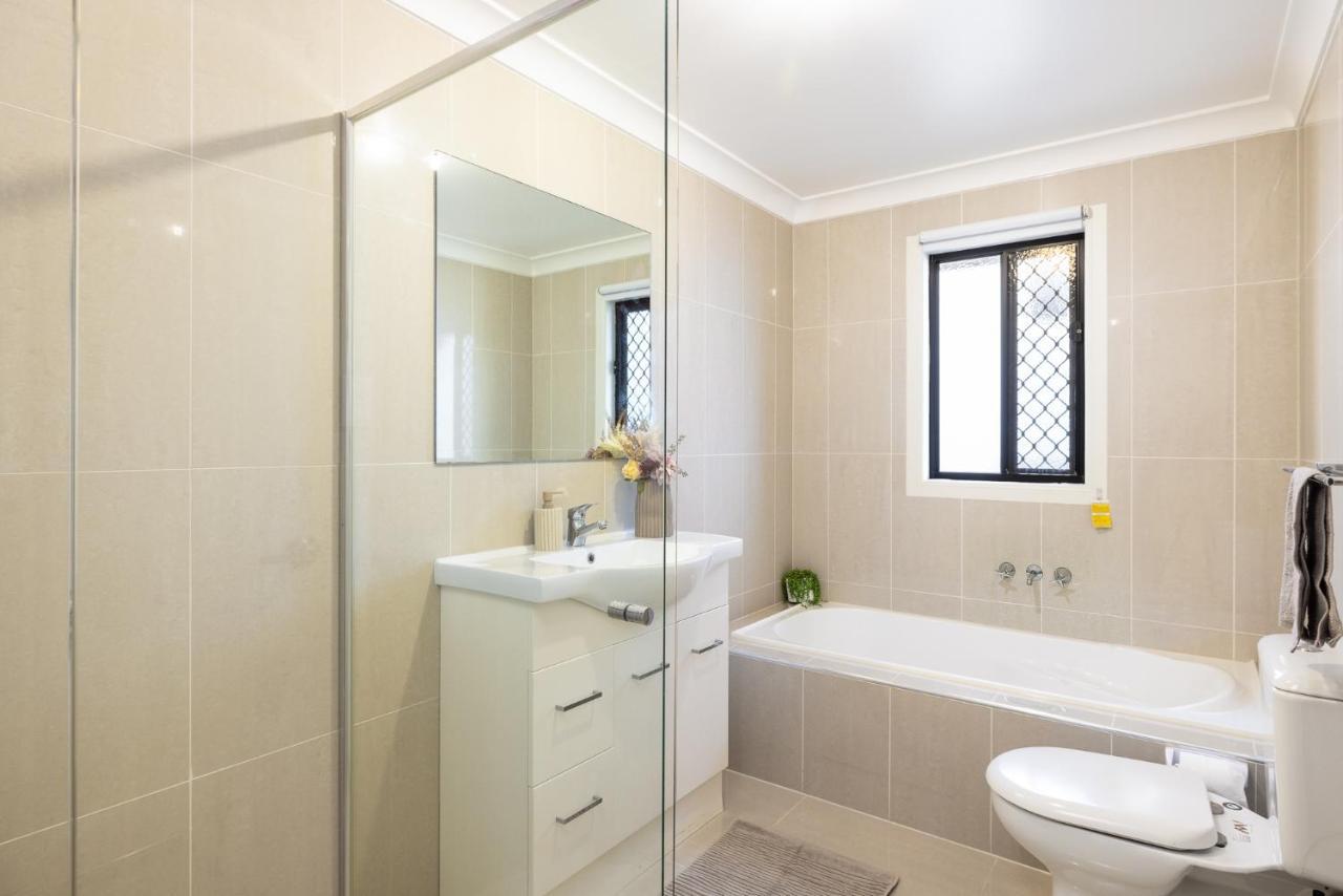 Apartment Great Location! Close To Restaurants & Train! 5144d *