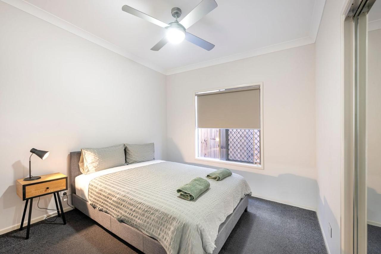 Large House 7 Mins From Airport Brisbane