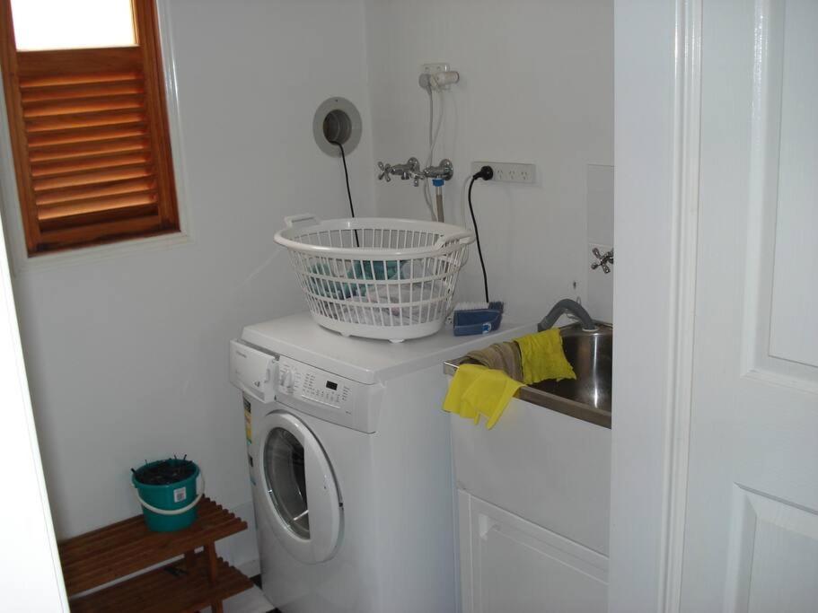 Cool Flat - 2 Bed & Office * Brisbane