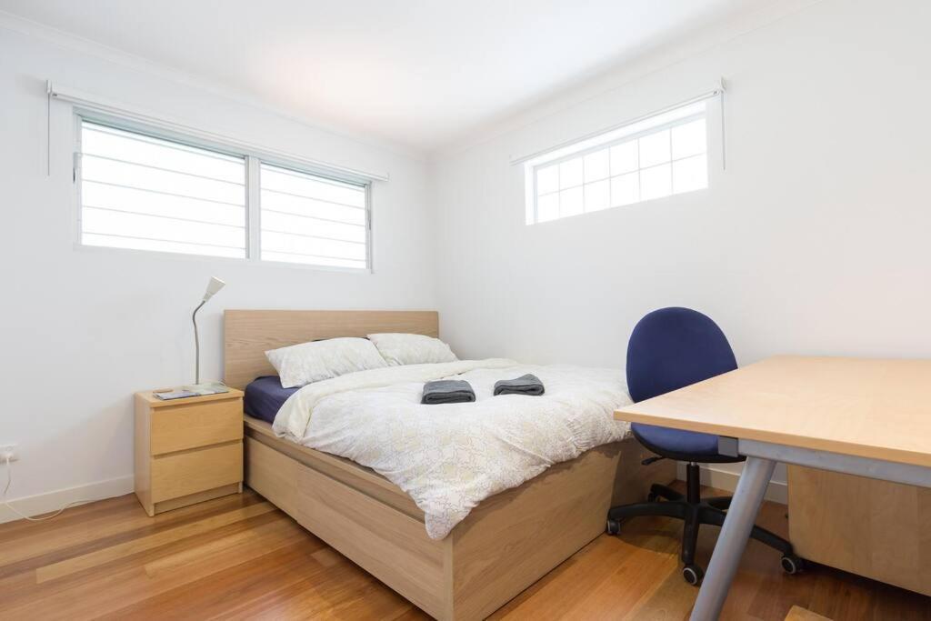 Cool Flat - 2 Bed & Office Apartment *