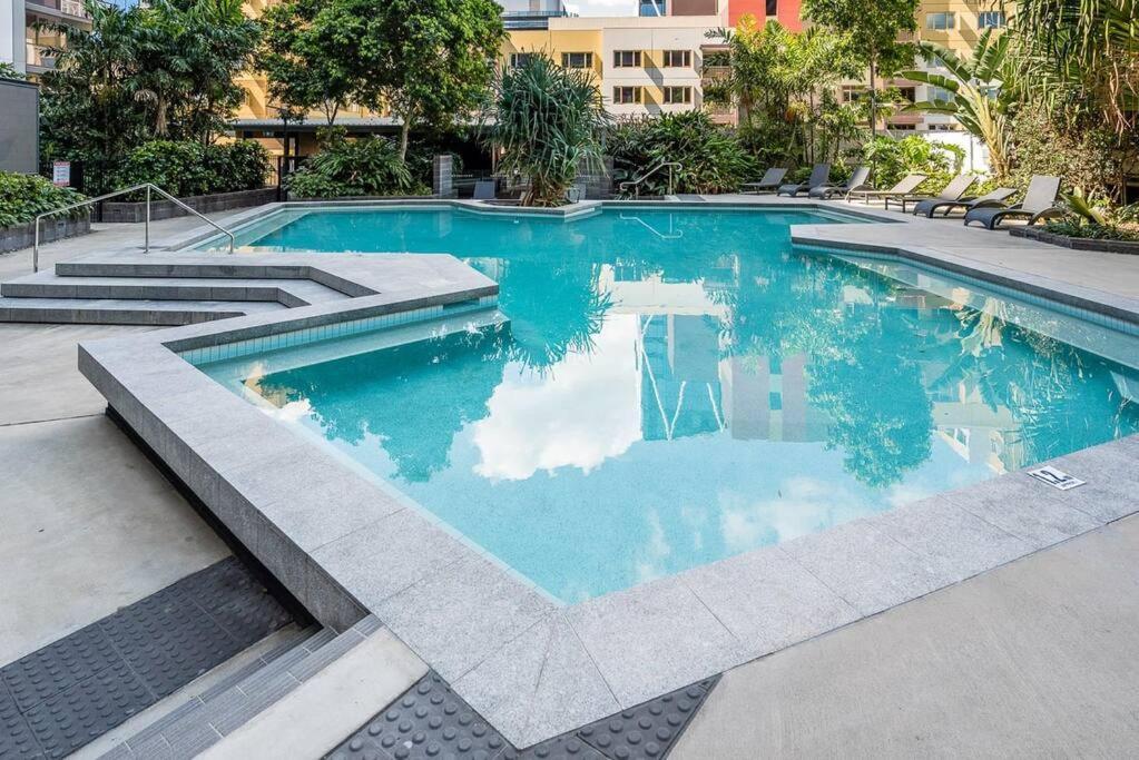 Vibrant Inner Living 1 Bedroom Apartment *